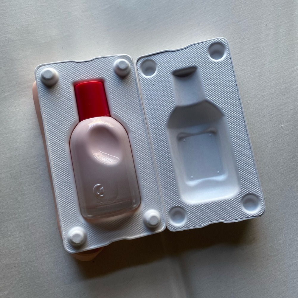 brand new glossier you perfume!!